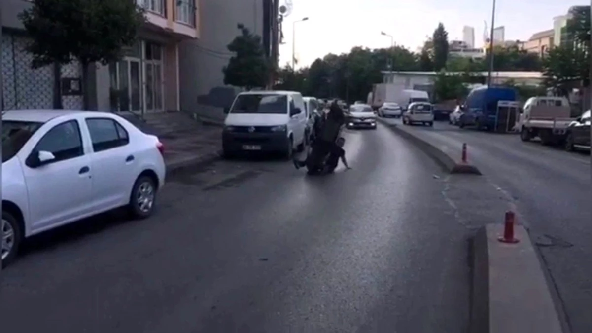 (Özel) İstanbul\'da motosikletli magandaların tek teker kazaları kamerada