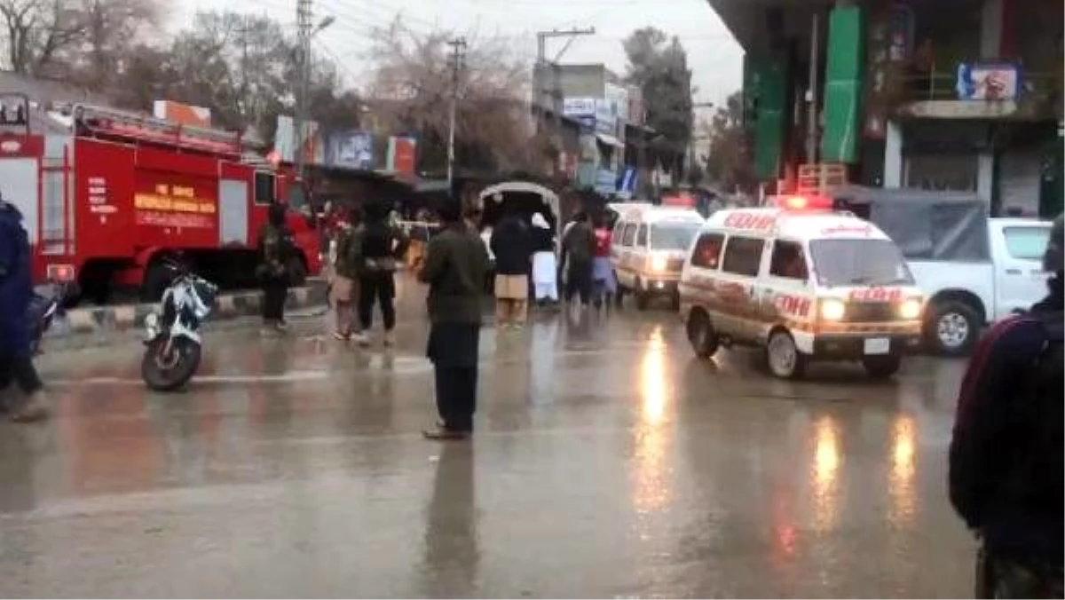 Pakistan\'da bombalı saldırı: 2 ölü, 14 yaralı