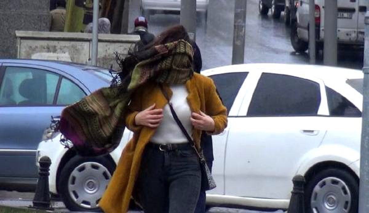 Silivri\'de fırtına etkili oluyor