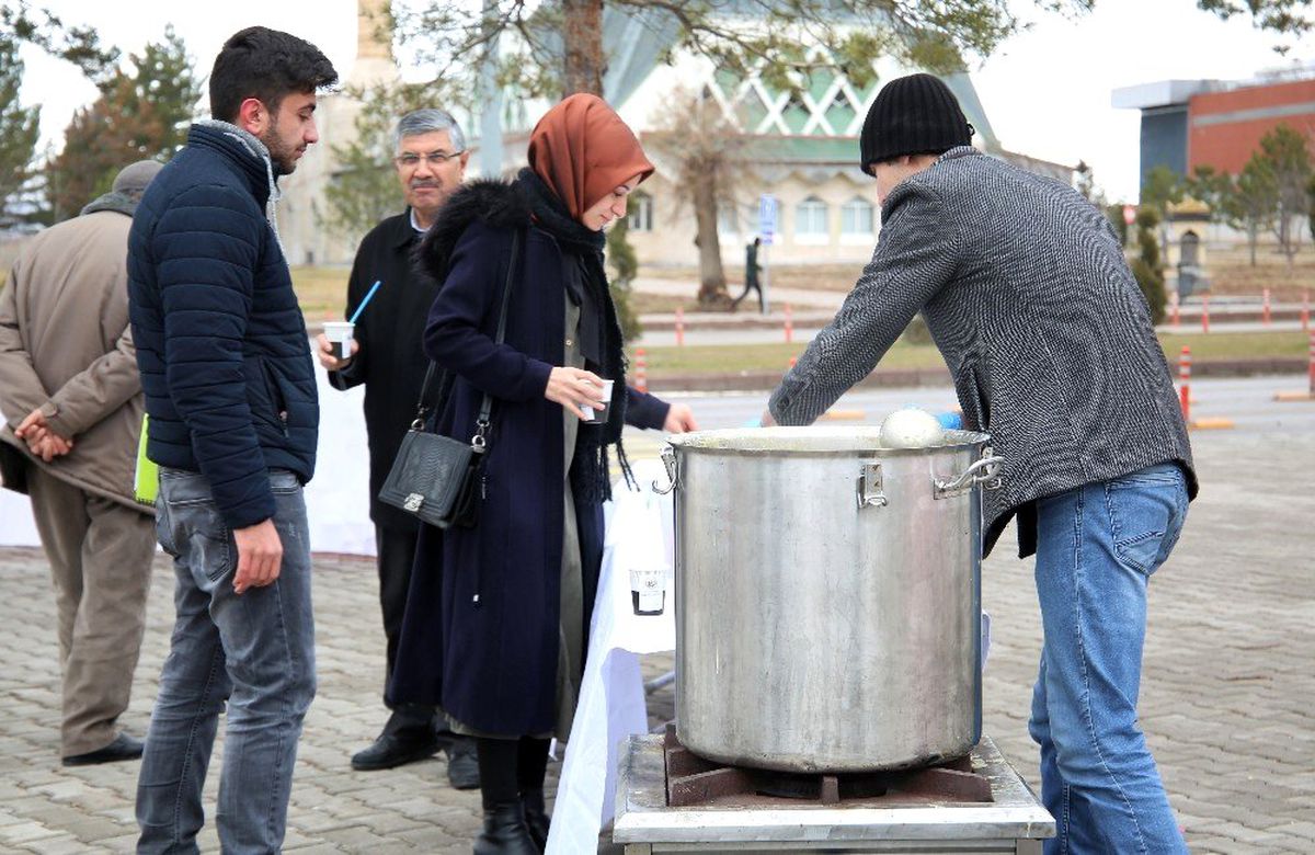 Sivas Belediyesinden öğrencilere çorba ikramı