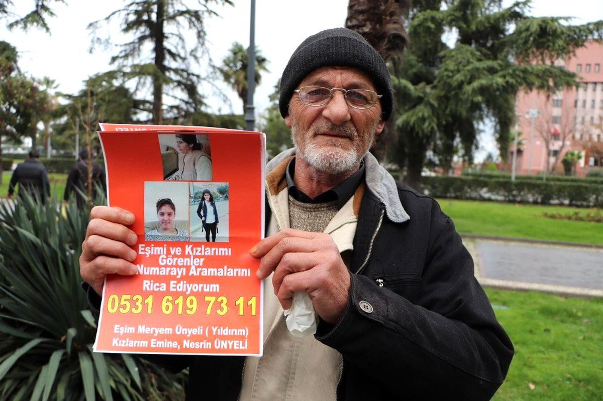 Sokak sokak kızlarını arıyor
