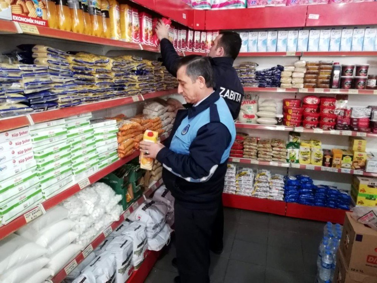 Suluova\'da zabıta ekipleri market ve bakkalları denetledi