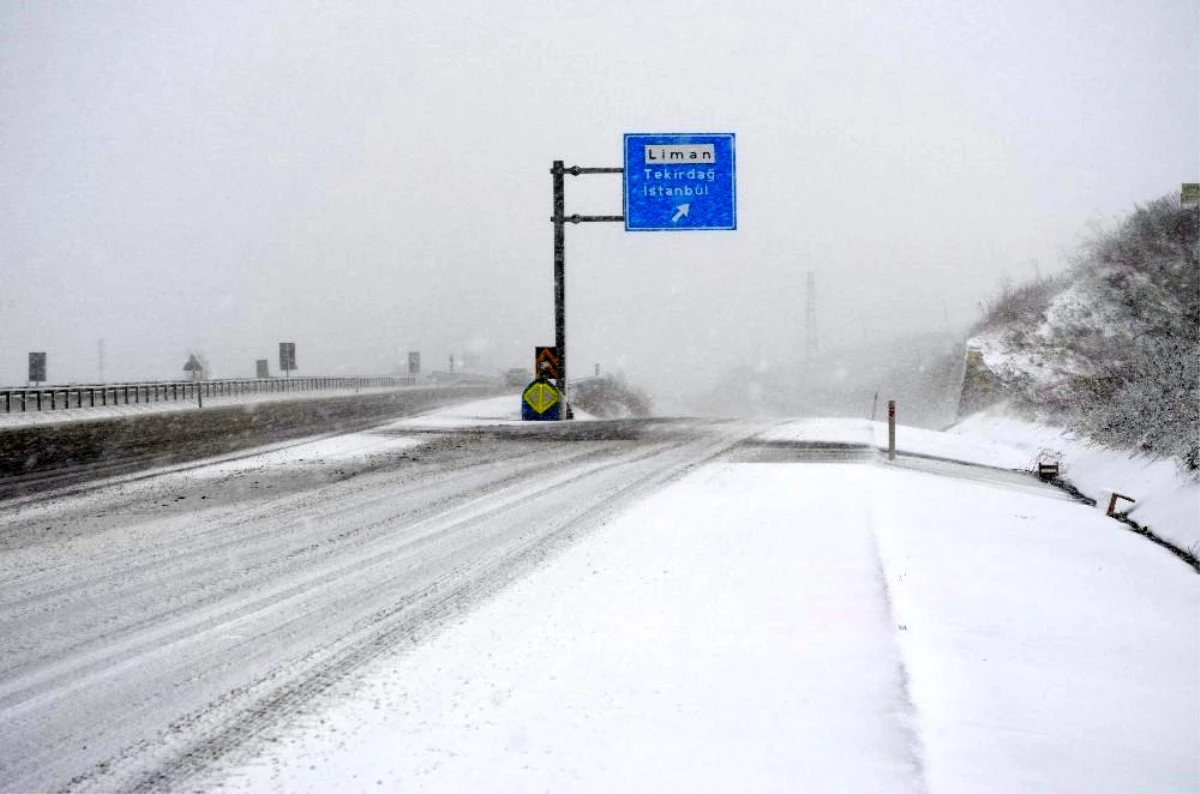 Tekirdağ - Çanakkale yolu karla kaplandı