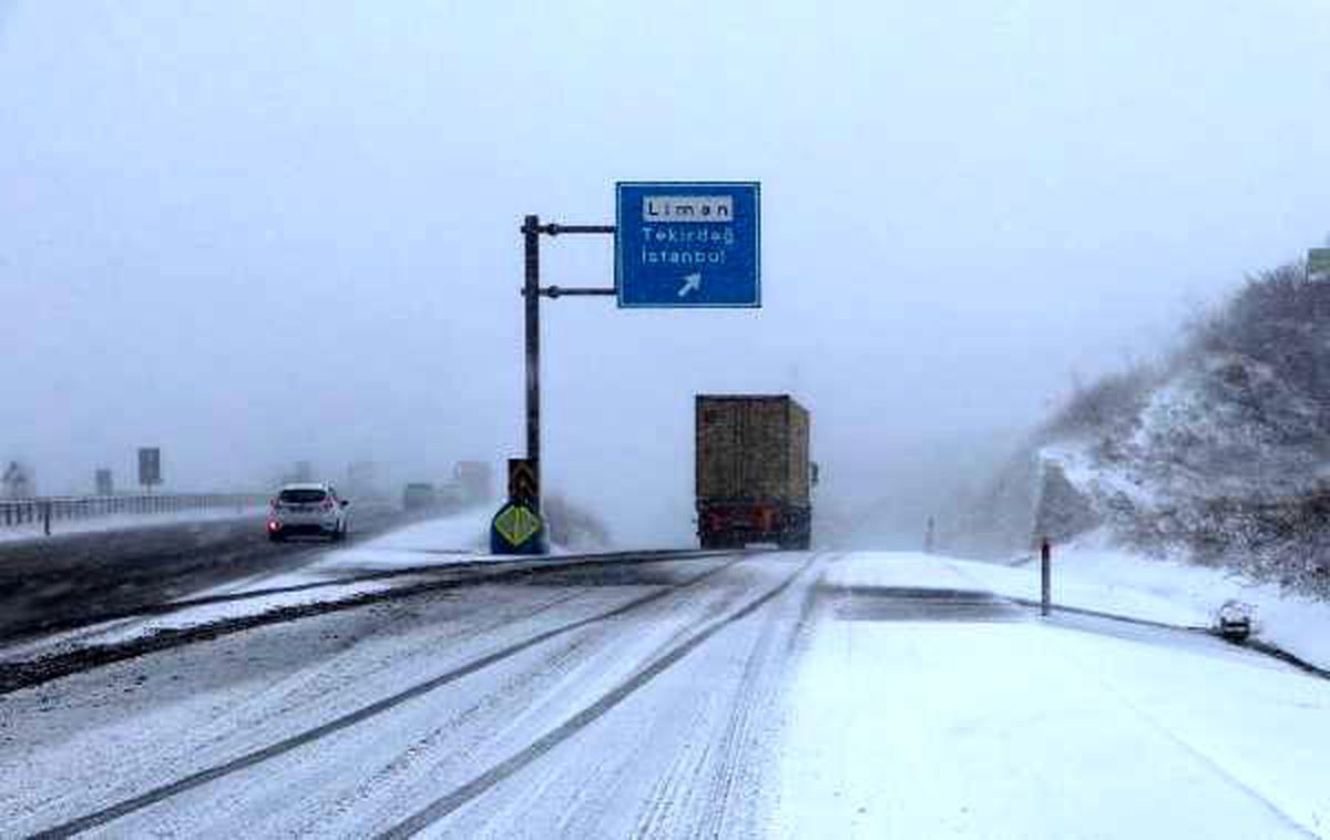 Tekirdağ\'da etkili kar yağışı