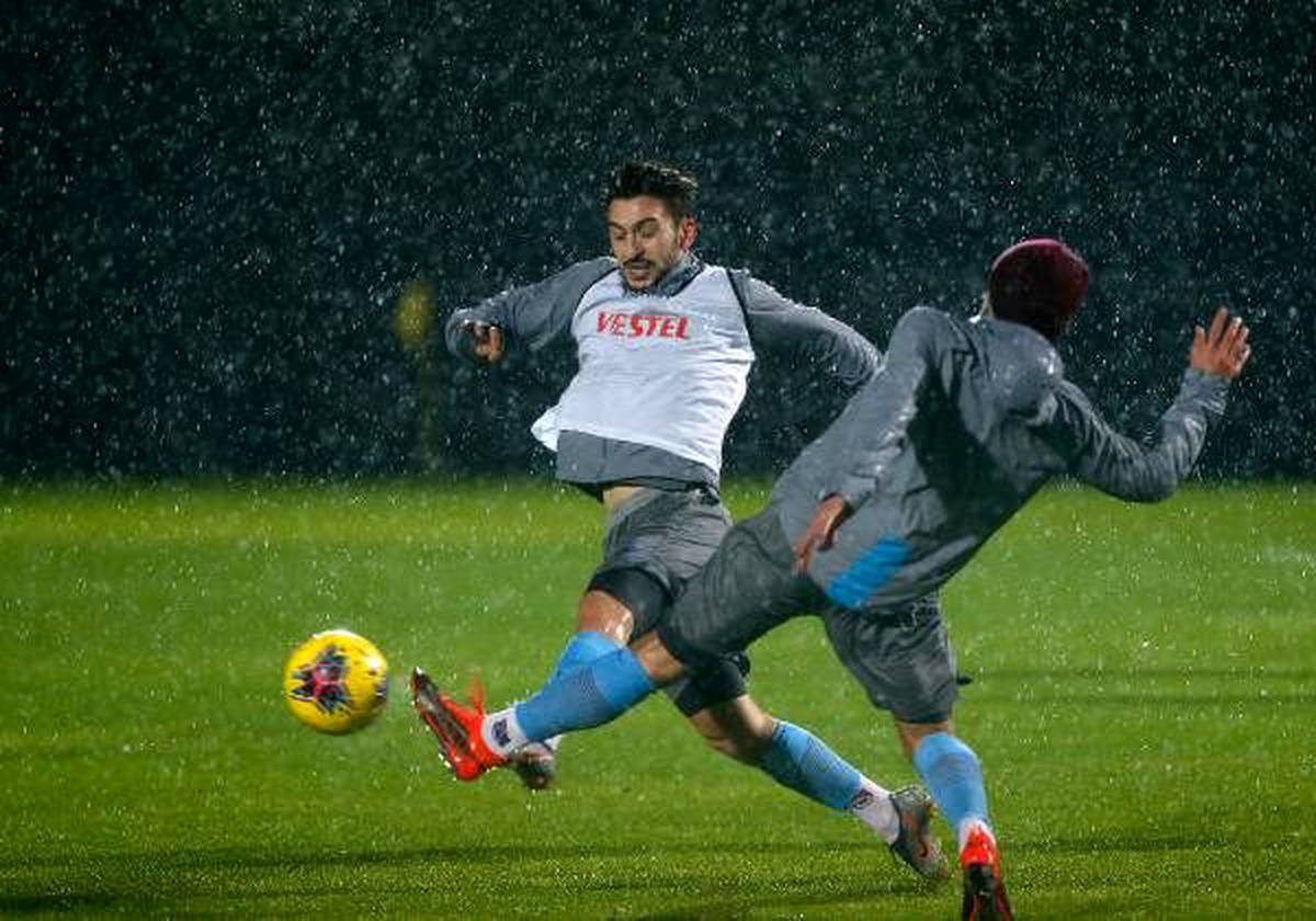 Trabzonspor, Antalya kampındaki ilk hazırlık maçına çıkıyor