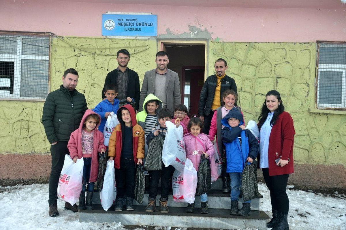 TÜGVA\'dan köy çocuklarına yardım