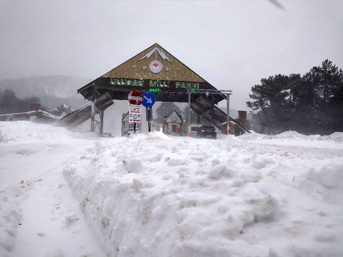 Uludağ\'da kar 1 metreye ulaştı