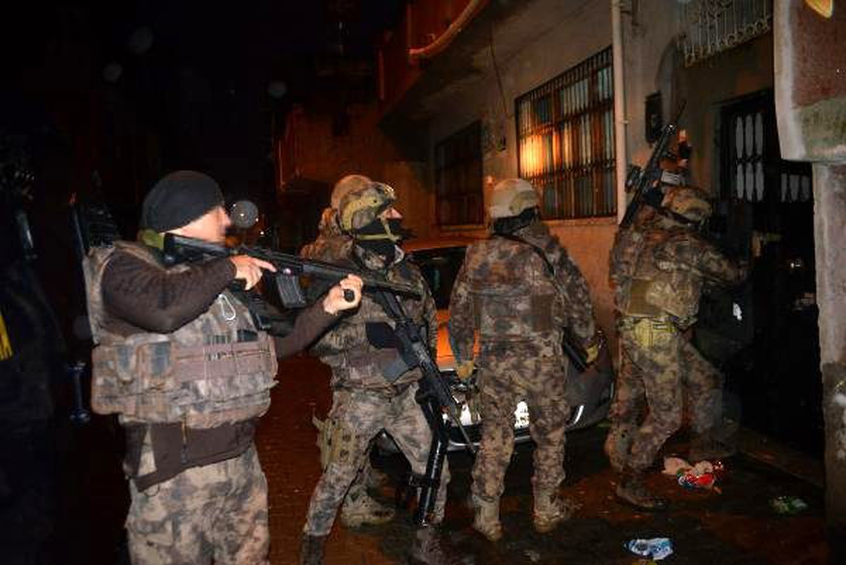 Uyuşturucuyu özendirici paylaşımlarda bulunan 8 kişiye gözaltı