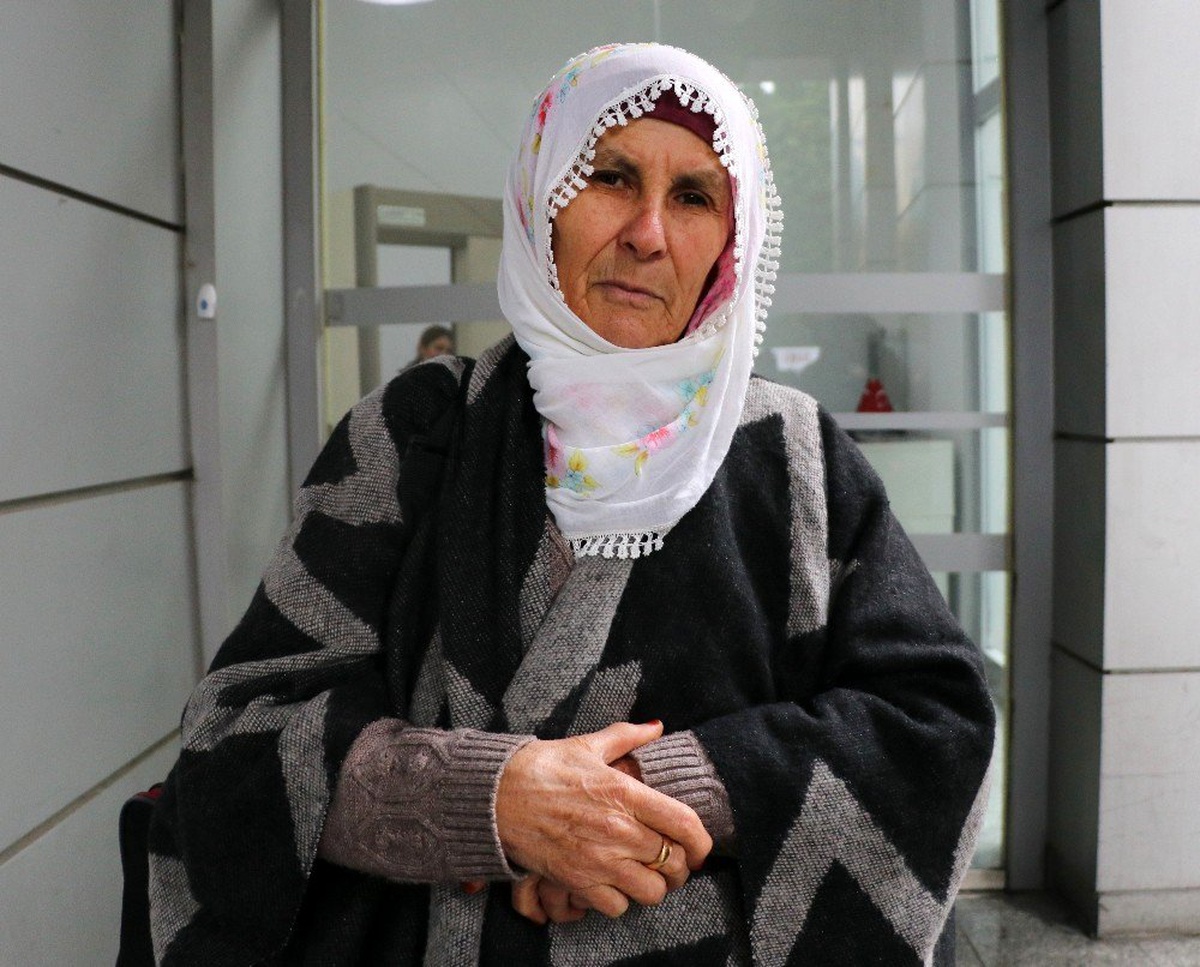 Yaşlı kadın bankadan çektiği dul aylığını düşürdü