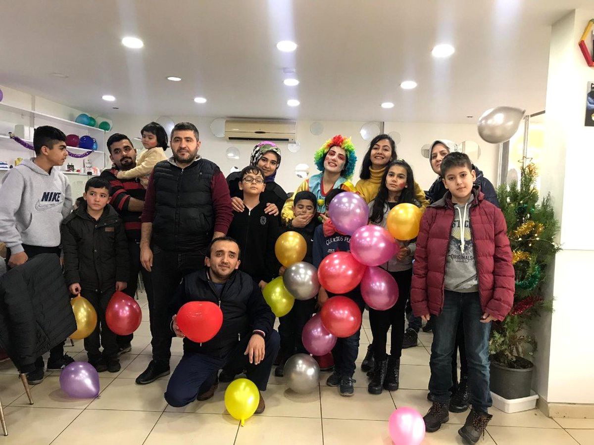 Yetim ve öksüz çocuklara sürpriz hediye