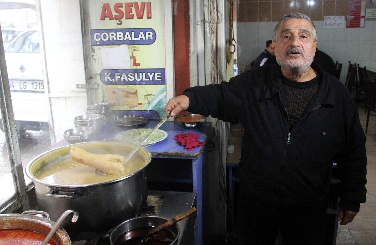 Adana\'da üniversite öğrencilerine ücretsiz yemek kampanyası