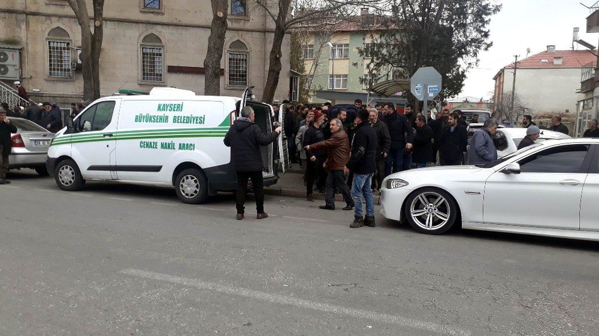 Adliye önünde cinayete kurban giden şahıs son yolculuğuna uğurlandı
