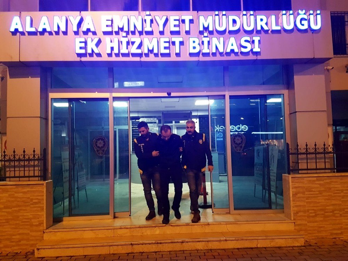 Alanya\'da 11 ayrı suçtan 14 yıl hapis cezasıyla aranan şüpheli yakalandı
