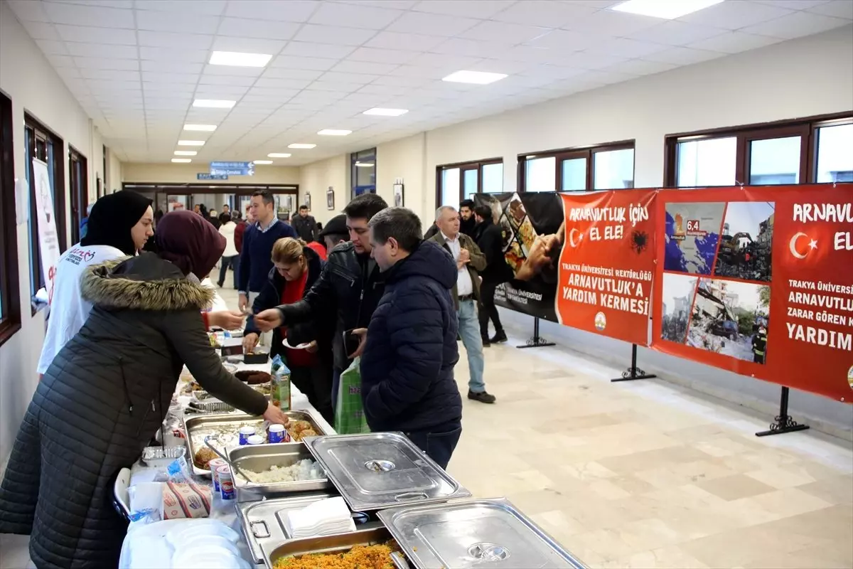 Arnavutluk\'taki depremzedeler için Edirne\'de kermes düzenlendi