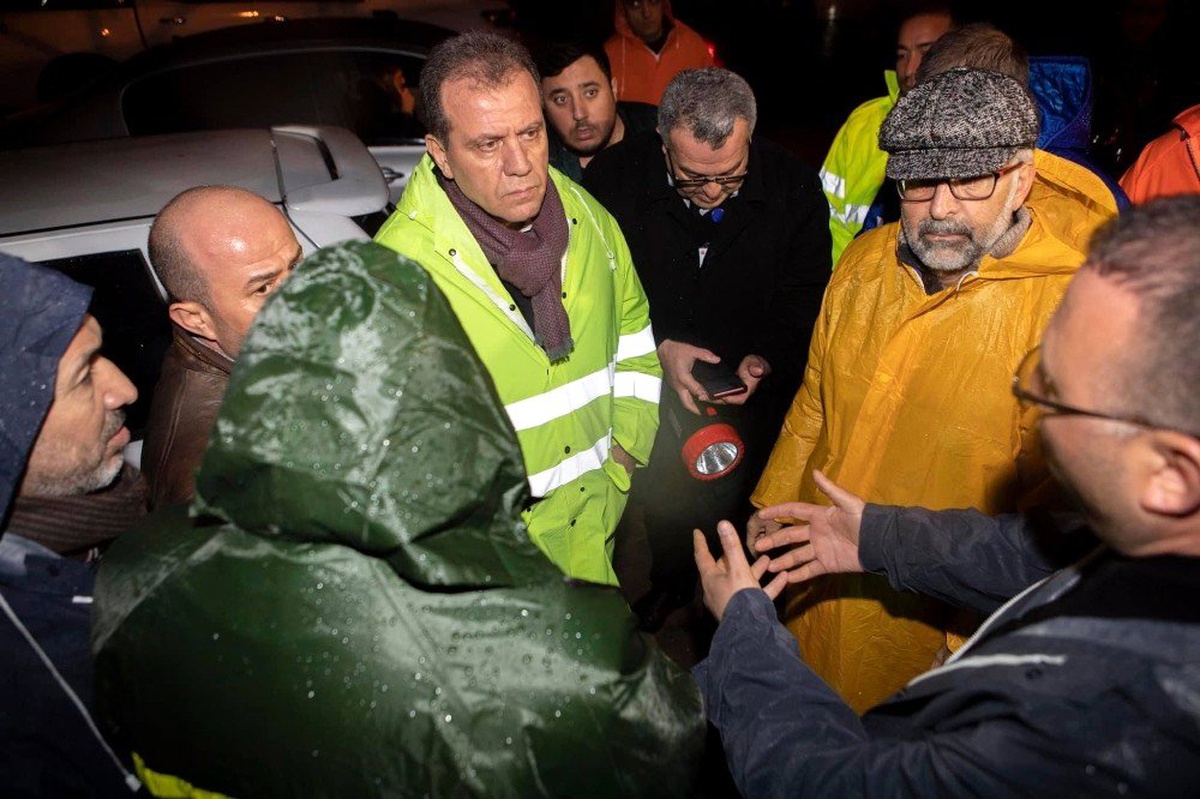 Başkan Seçer, selden etkilenen Tırmıl Sanayi Sitesi\'nde incelemelerde bulundu
