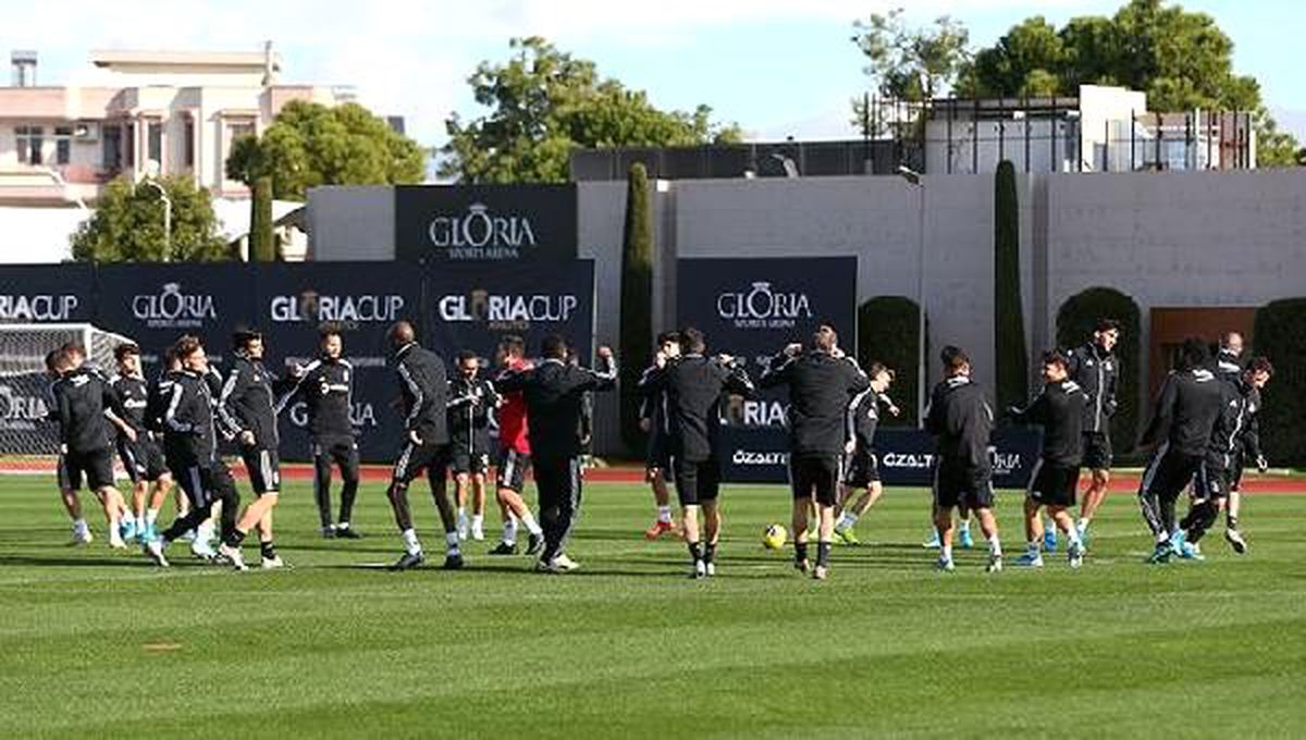 Beşiktaş orta ve şut çalıştı