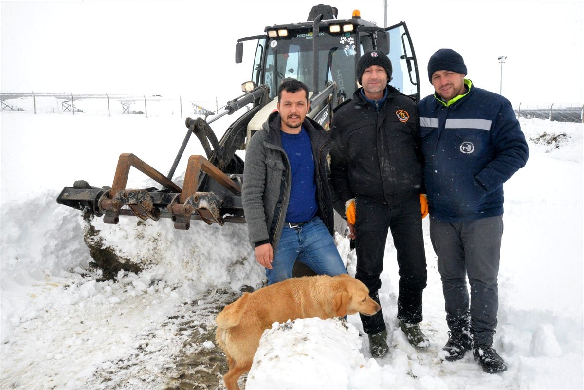 Bilecik\'te yolu kardan kapanan tesiste mahsur kalan iki kişiye ulaşıldı