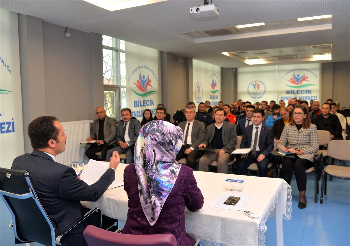 Bilecik Valisi Şentürk antrenörlerle bir araya geldi
