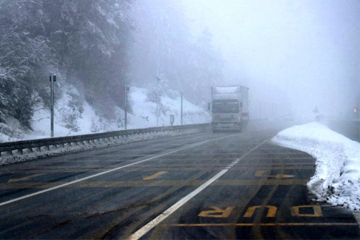 Bolu Dağı\'nda kar yağışı ve sis etkili oluyor