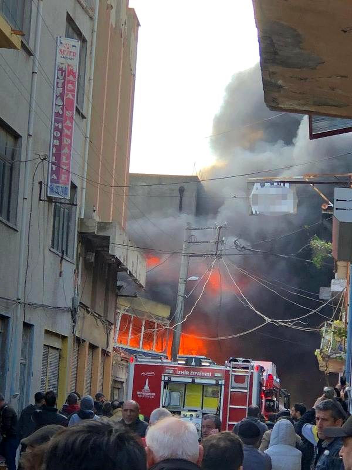 Büfe ve sünger atölyesi, yangında kullanılamaz hale geldi