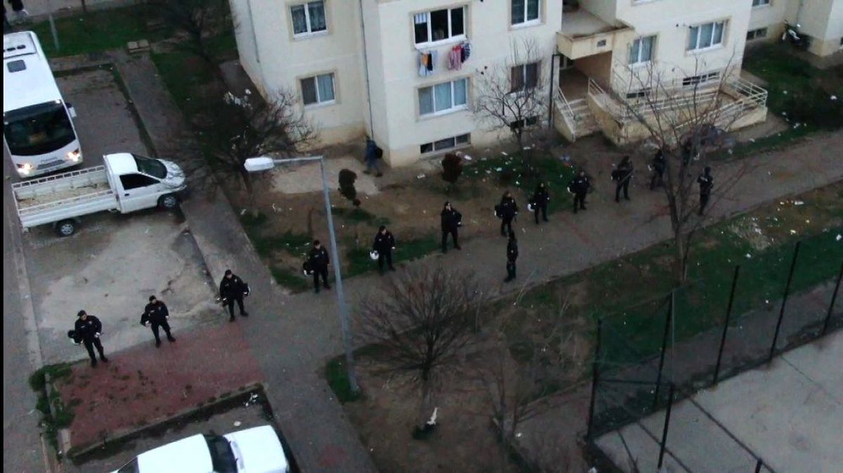 Bursa\'da bin polisle şafak operasyonu: 27 gözaltı