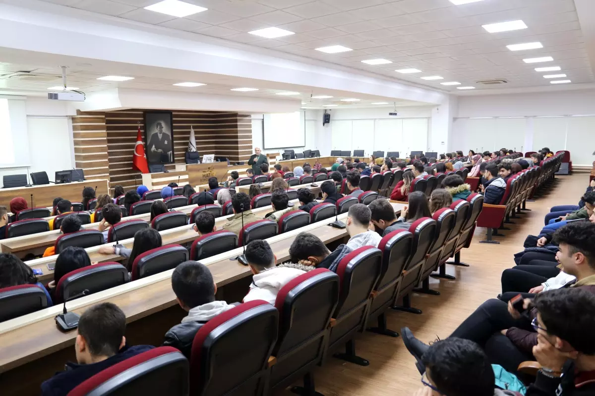 Büyükşehir stajyerlerine ergenlik dönemi ile ilgili eğitim verildi