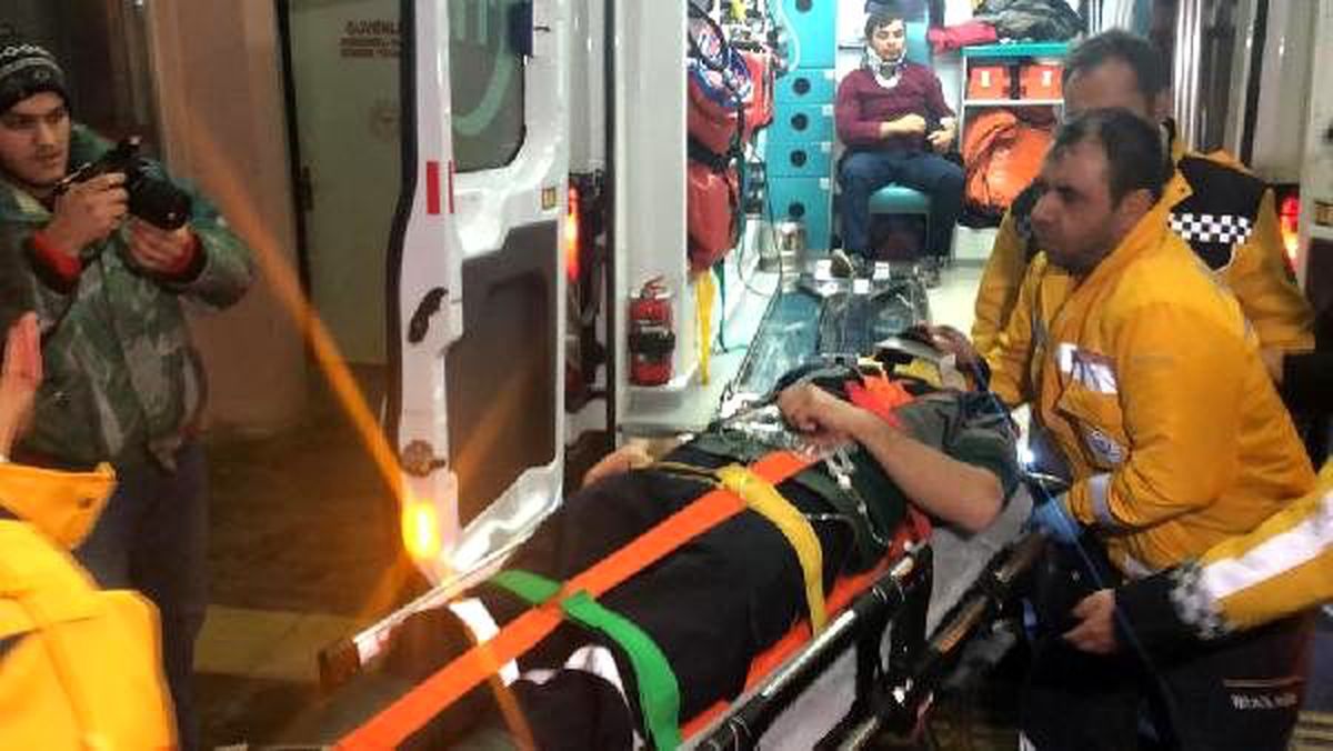 Çığ altında kalan işçiyi 2 metrelik karda kurtarma seferberliği (4)