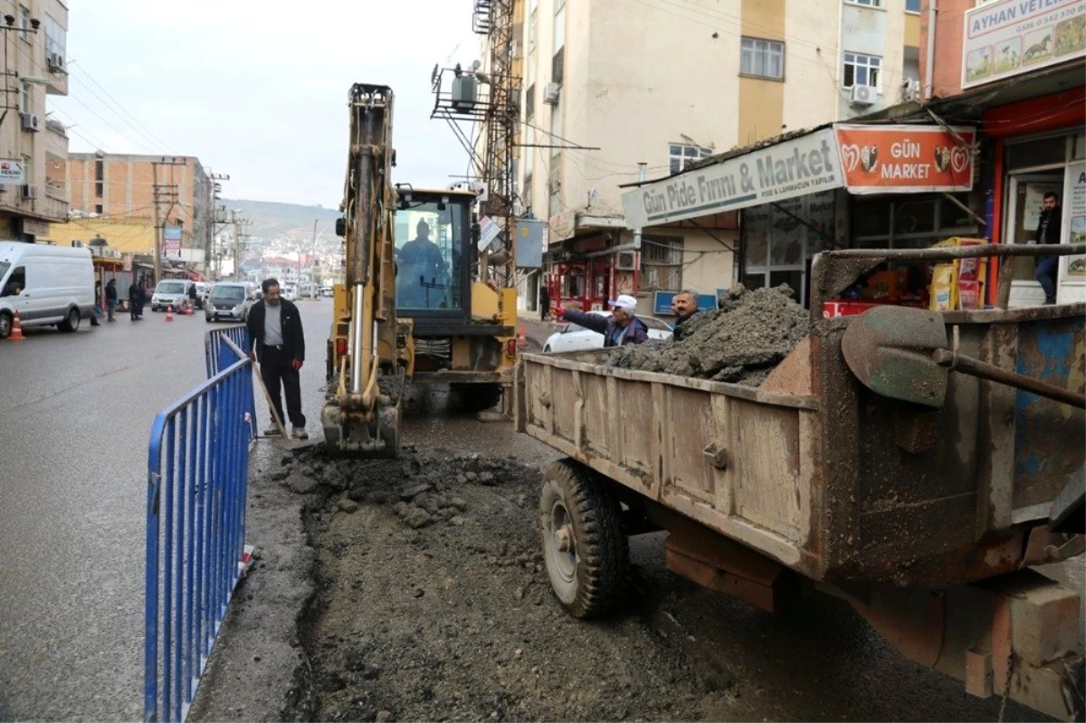 Cizre Belediyesi yaz kış demeden çalışıyor