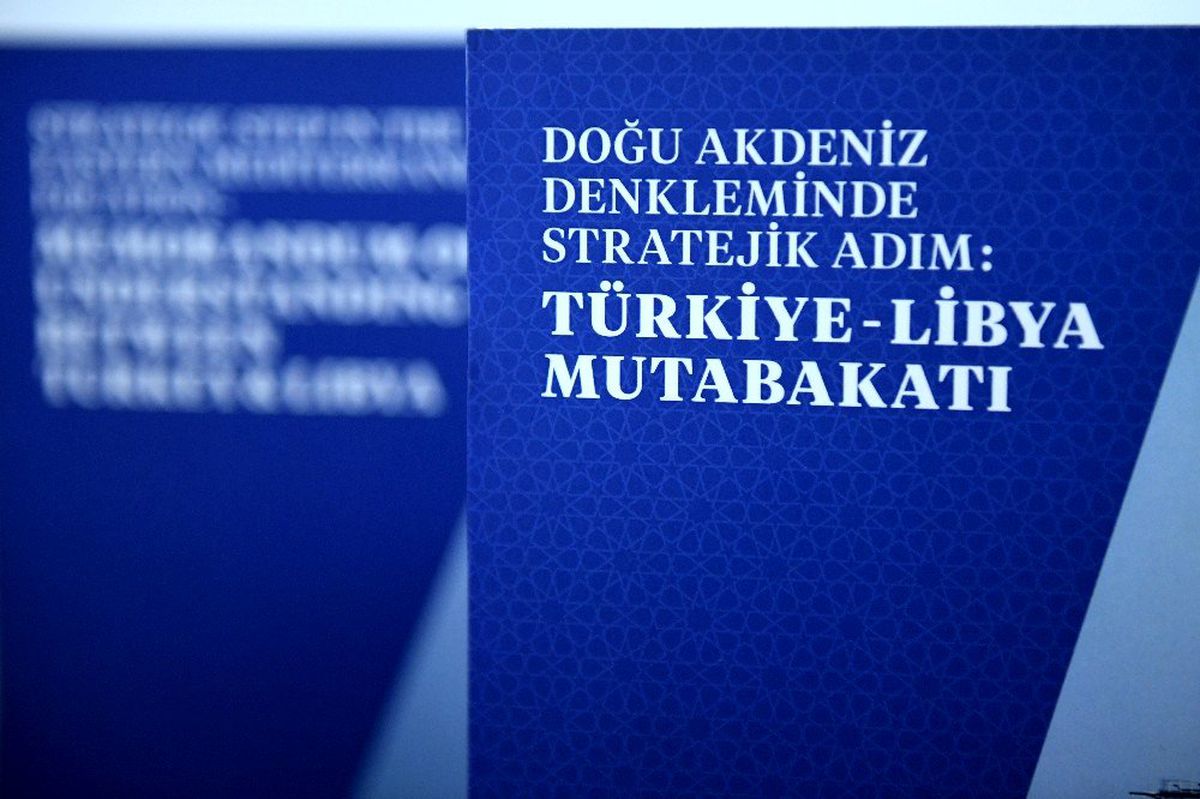 Cumhurbaşkanı Erdoğan\'dan Putin\'e "Türkiye-Libya mutabakatı" kitabı