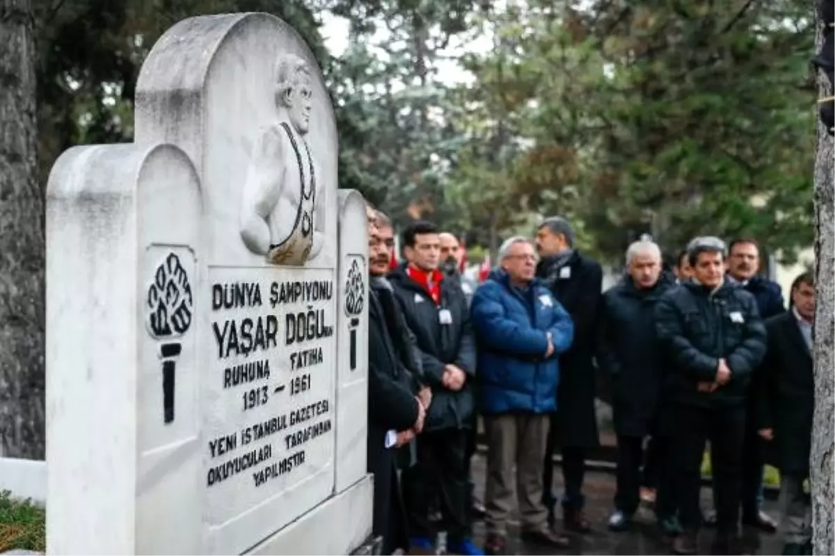 Efsane güreşçi Yaşar Doğu kabri başında anıldı