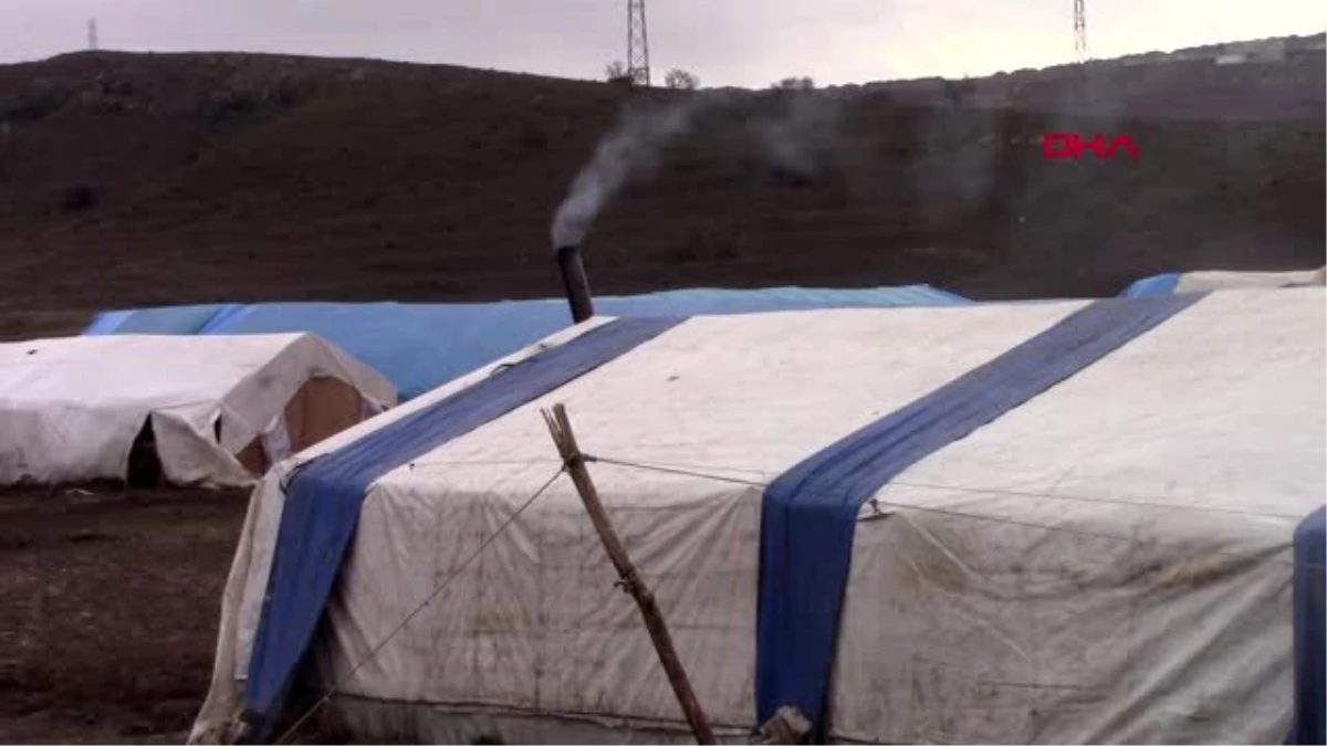 Elazığ 6 kişilik aile, soğuk havada çadırda yaşıyor