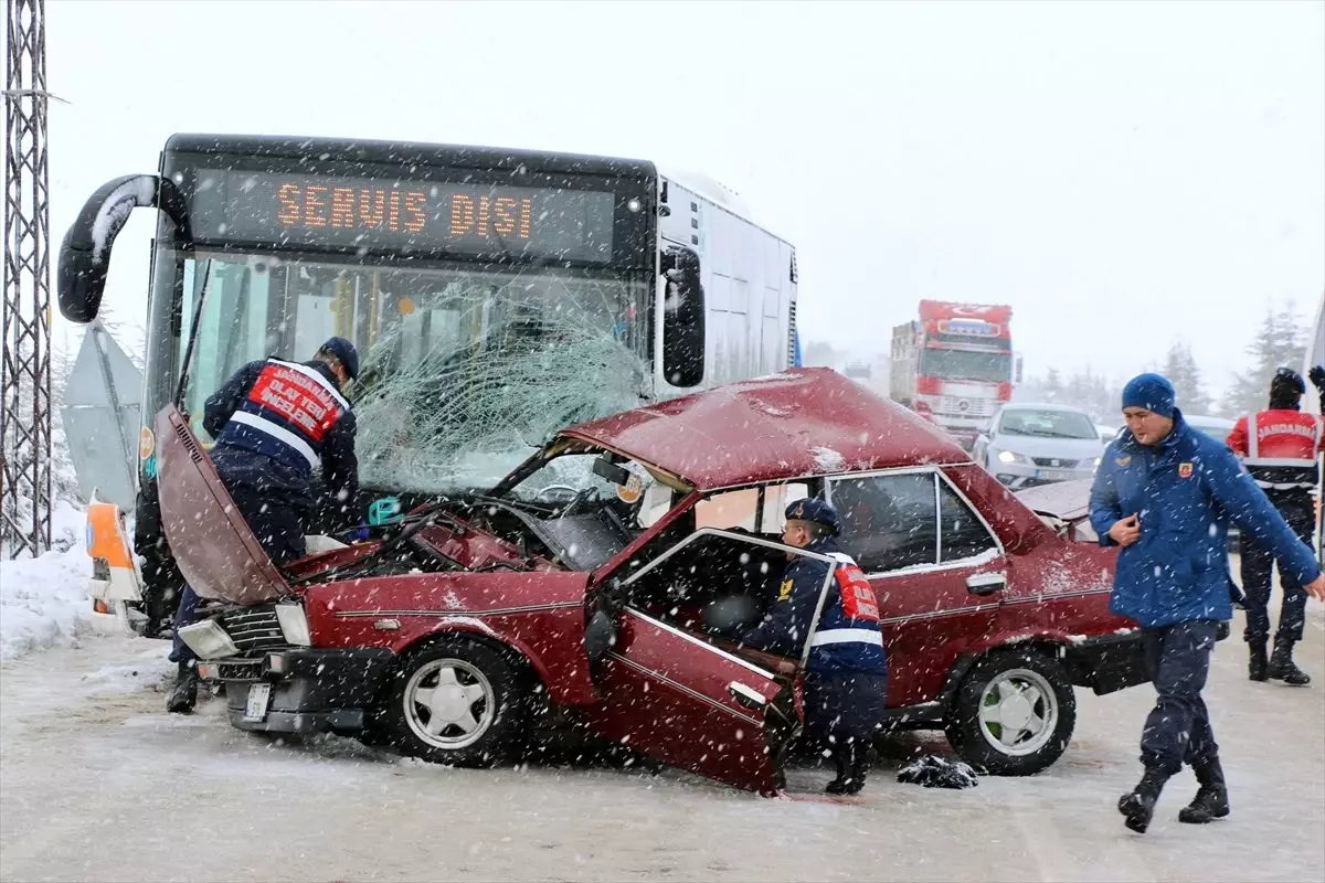 Eskişehir\'de genç avukat trafik kazasında hayatını kaybetti