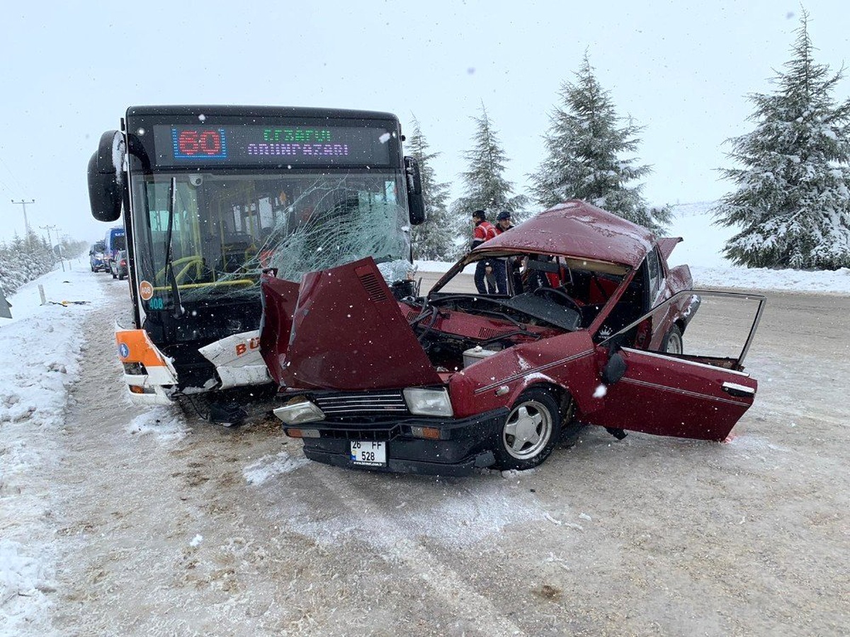 Eskişehir\'de trafik kazası, 1 ölü 1 ağır yaralı