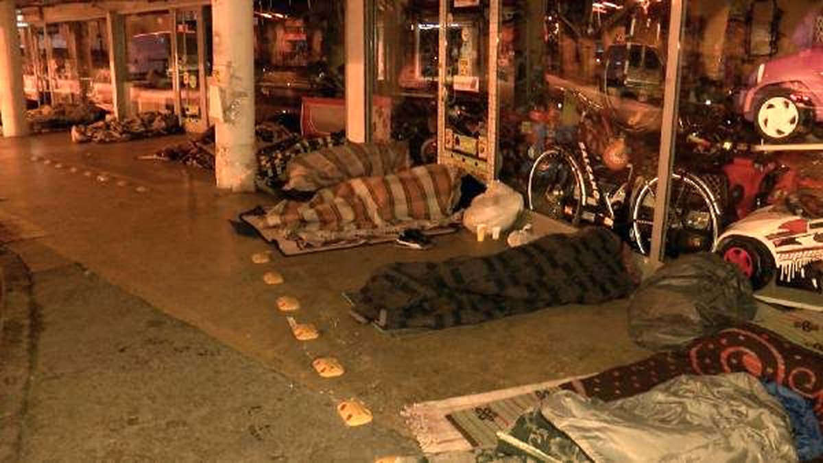 Evsizler hastalık korkusundan bakım evleri yerine sokakları tercih ediyor