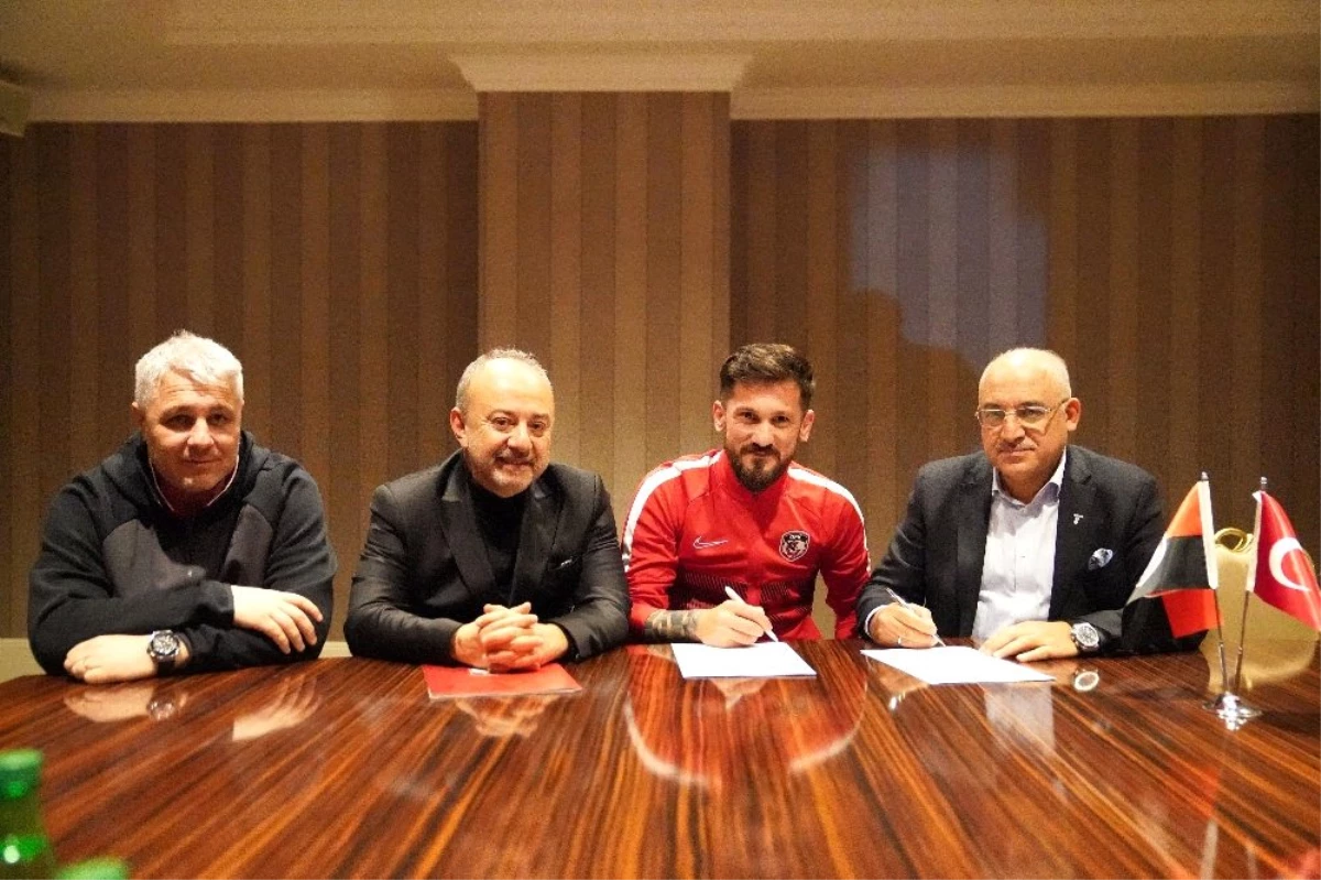 Gaziantep FK\'da iki futbolcunun sözleşmesi uzatıldı