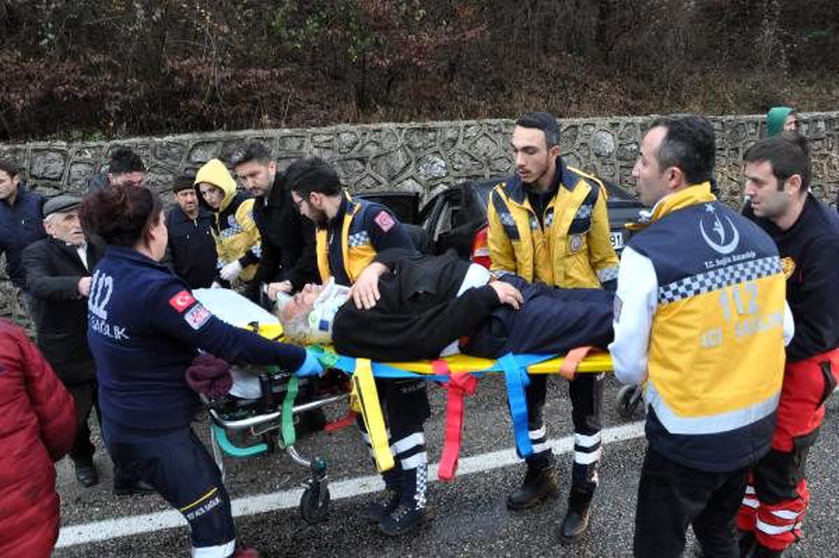 Hastane dönüşü kaza: 4 yaralı
