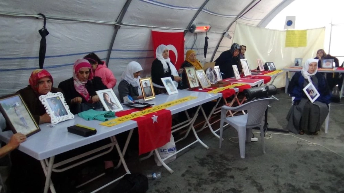 HDP önündeki aileler direniyor, sayıları gün geçtikçe artıyor