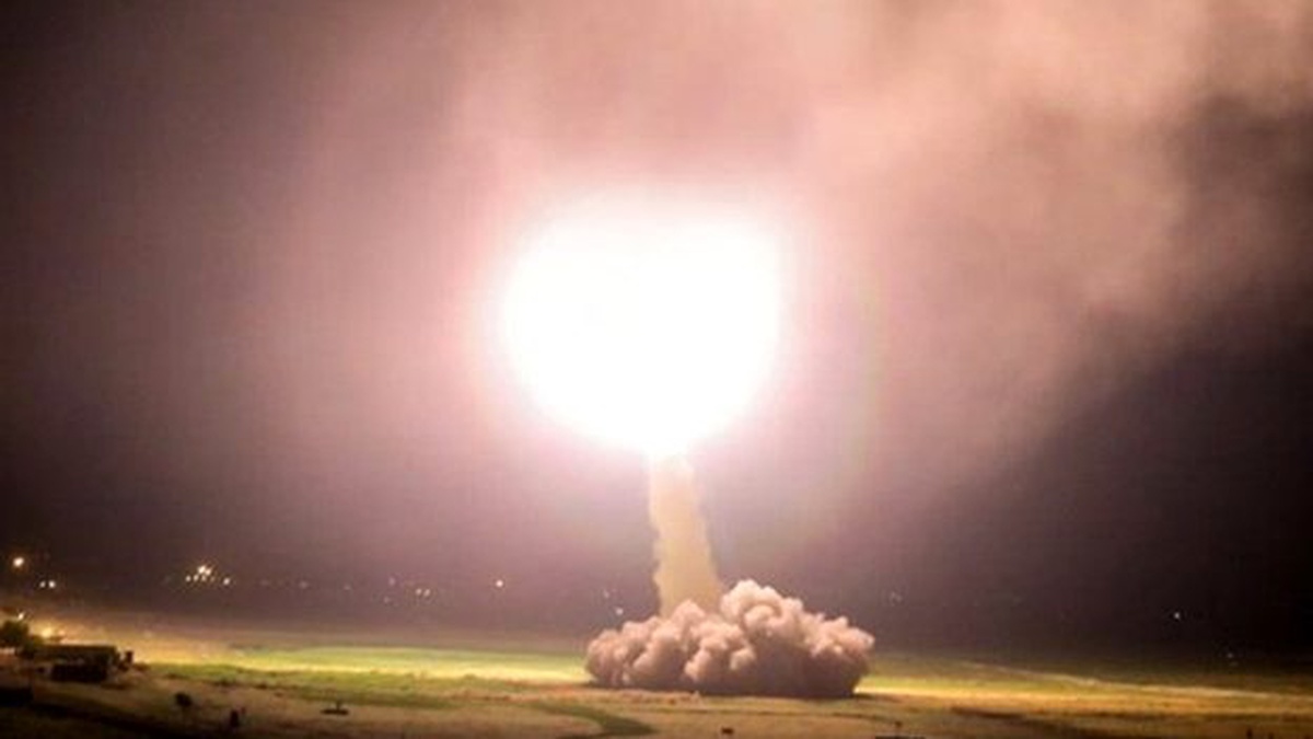 İran, Irak\'taki ABD hava üssünü vurdu