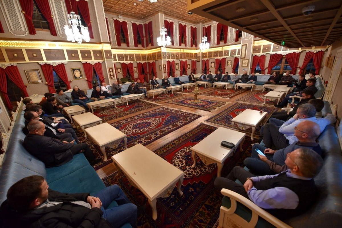 İrfan Meclisinde Osmanlı politikaları tartışıldı