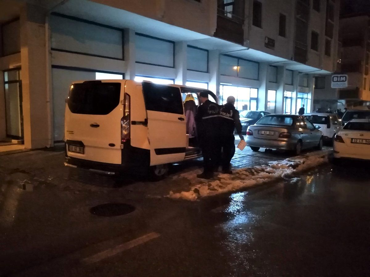 Isparta\'da silahlı market soygunu yapan şüpheli kaçtı