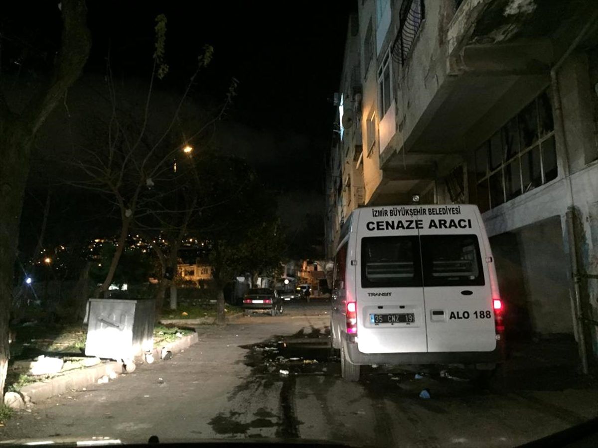 İzmir\'de uyuşturucu kullandığı iddia edilen kişi öldü