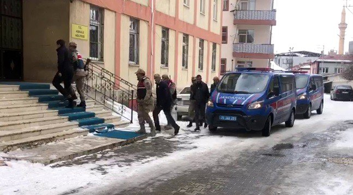 Jandarma göçmen kaçakçılarına geçit vermedi