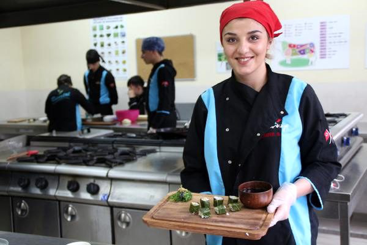 Kara lahana ve hamsi birleşti, \'hamsili suşi\' oldu