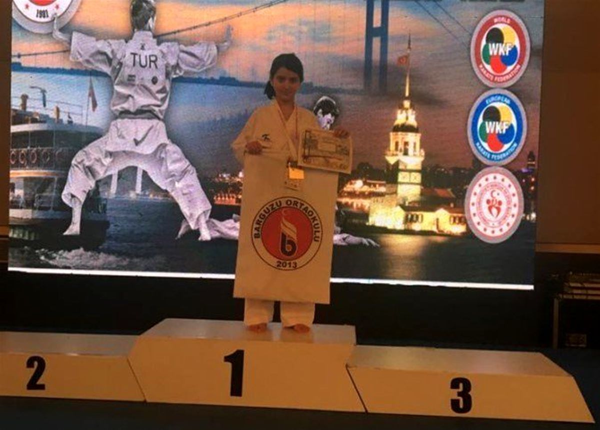 Karatede Melike Gülşen birinci oldu