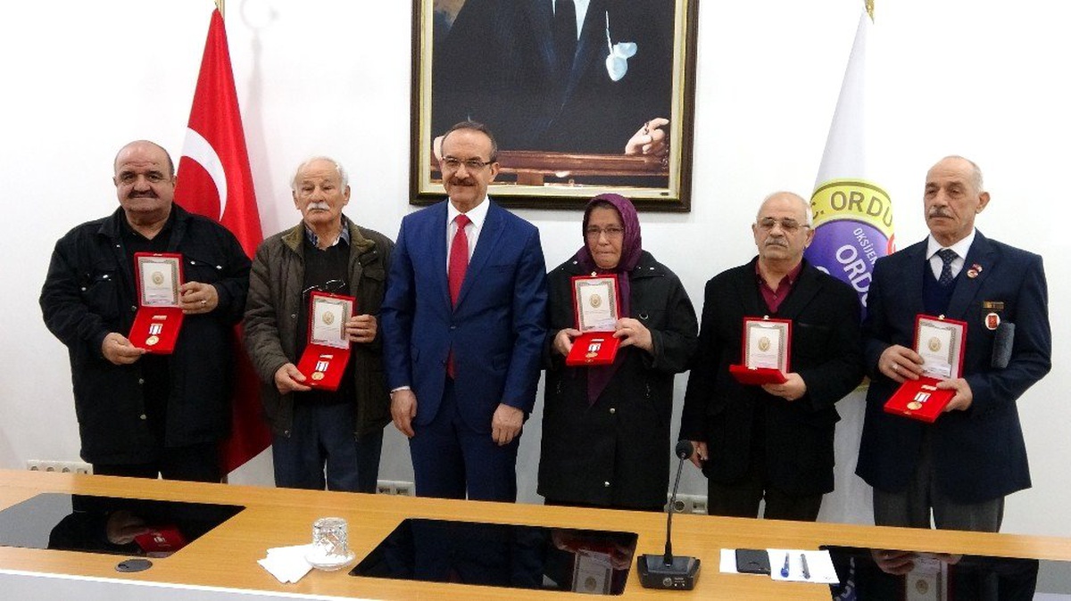 Kıbrıs gazilerine madalya ve berat takdim edildi