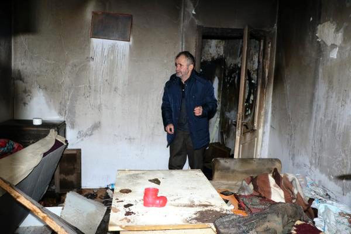 Kış günü evi yandı, sokakta bırakılmadı