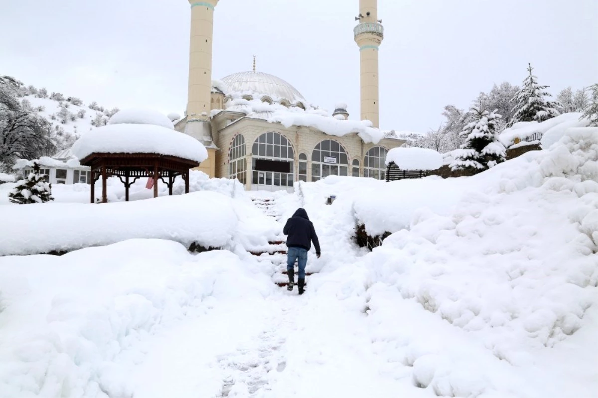 Konya\'nın yüksek kesimlerinde kar etkili oluyor