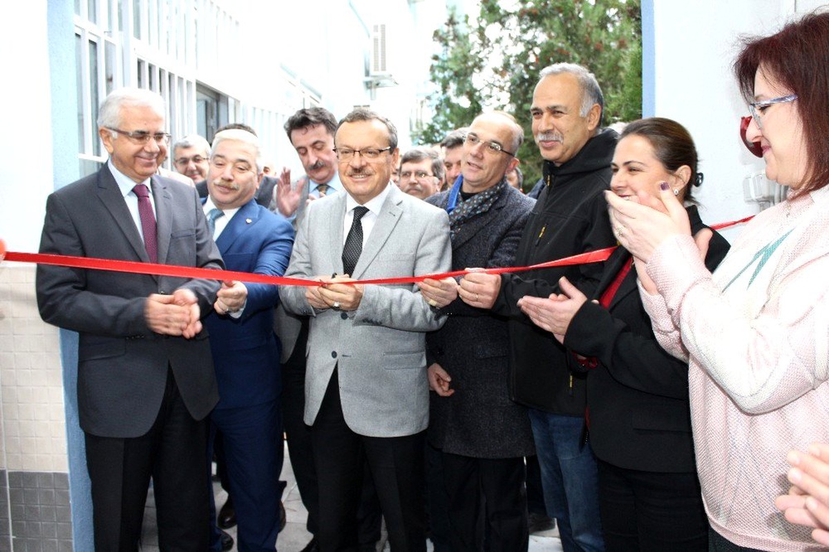 Mustafakemalpaşa Meslek Yüksekokulu\'nda gıda laboratuarı açıldı
