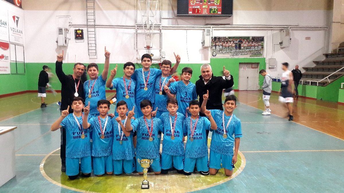Poyrazdamları voleybolda Manisa şampiyonu
