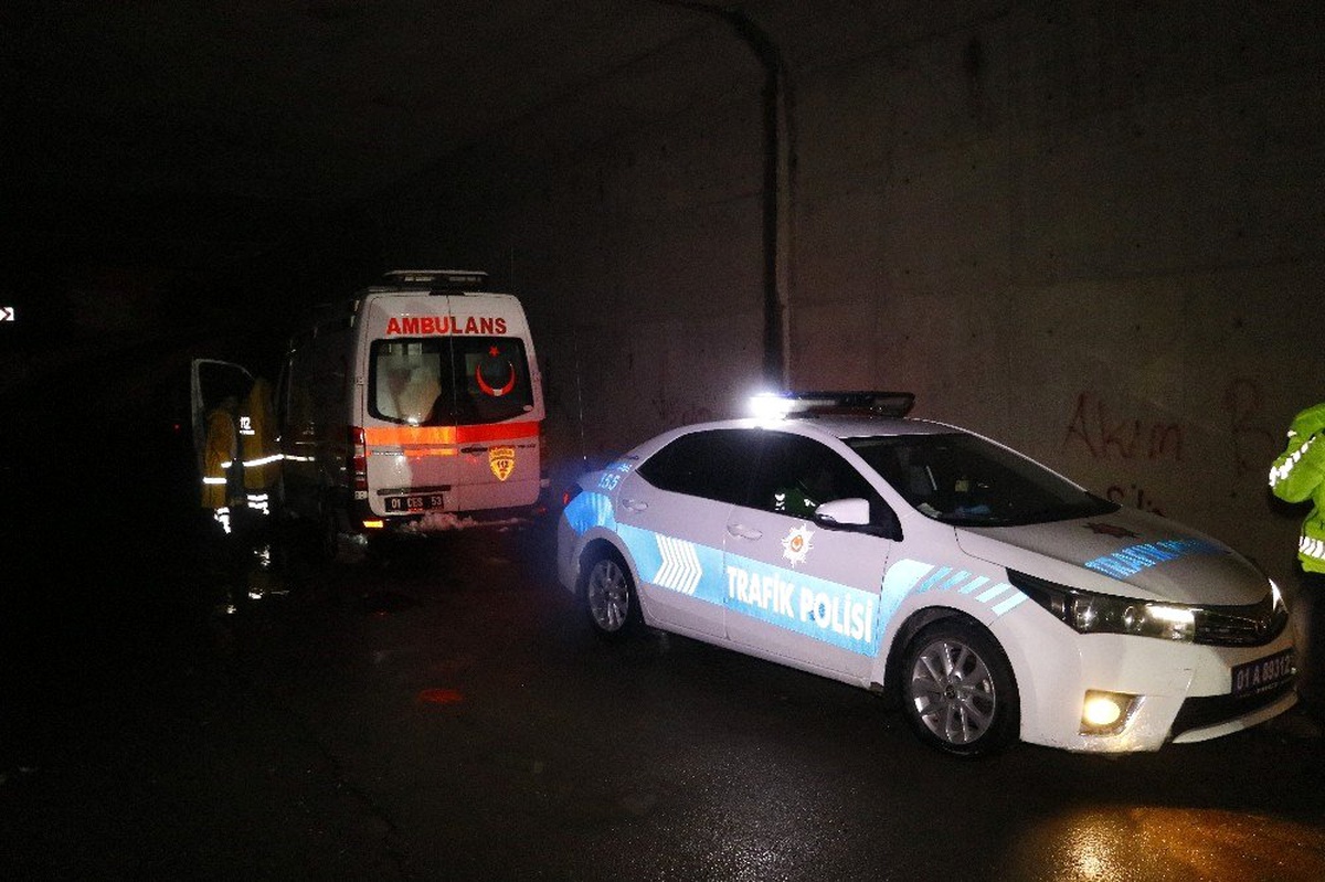 Pozantı\'da çığda kaybolan kişiyi kurtarmaya giden araçlar mahsur kaldı